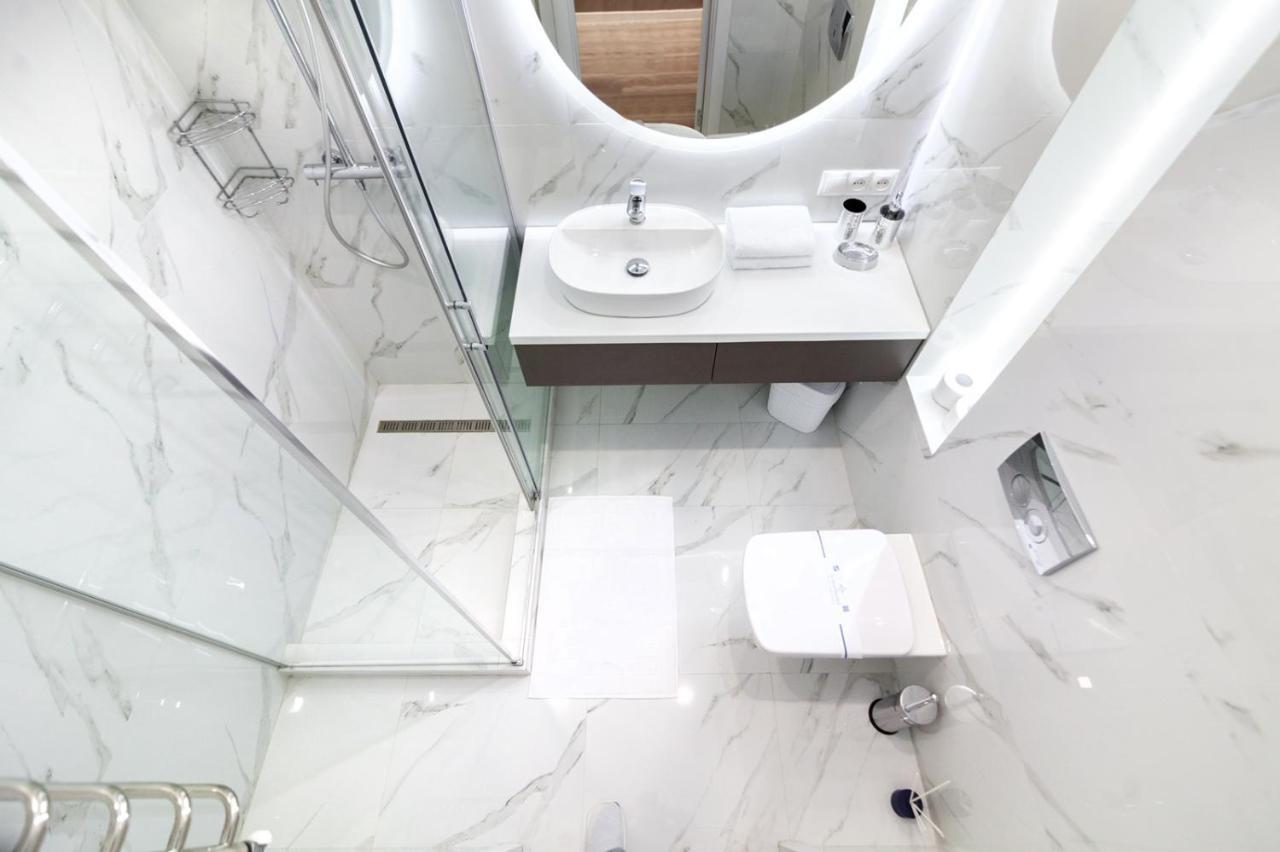 Avangard Franko* Art Apartment ลวีฟ ภายนอก รูปภาพ
